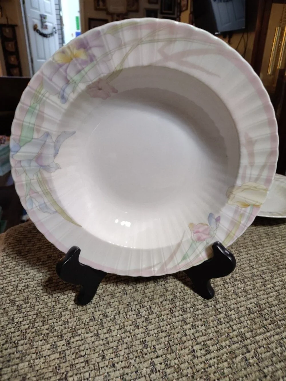 Mikasa Petite Pink Melody L9810 Bone China Round Vegetable Serving Bowl 10 1/4
